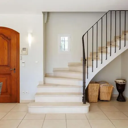 Holiday home Belle Provencale Piscine Terrain *