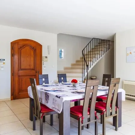 Belle Provencale Piscine Terrain Prázdninový dům *
