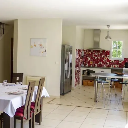 Belle Provencale Piscine Terrain Holiday home