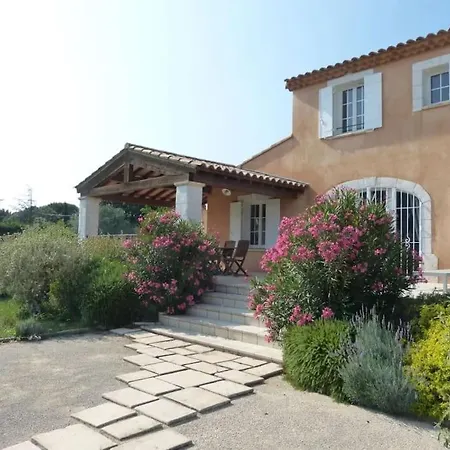 Belle Provencale Piscine Terrain Holiday home *