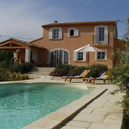 Belle Provencale Piscine Terrain
