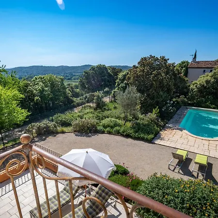 Belle Provençale Piscine Terrain