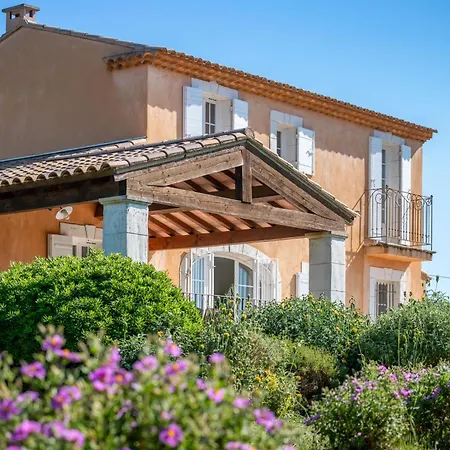 Belle Provencale Piscine Terrain