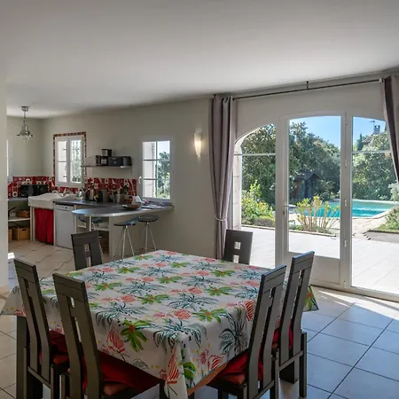 Belle Provencale Piscine Terrain *