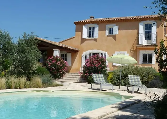 Belle Provencale Piscine Terrain