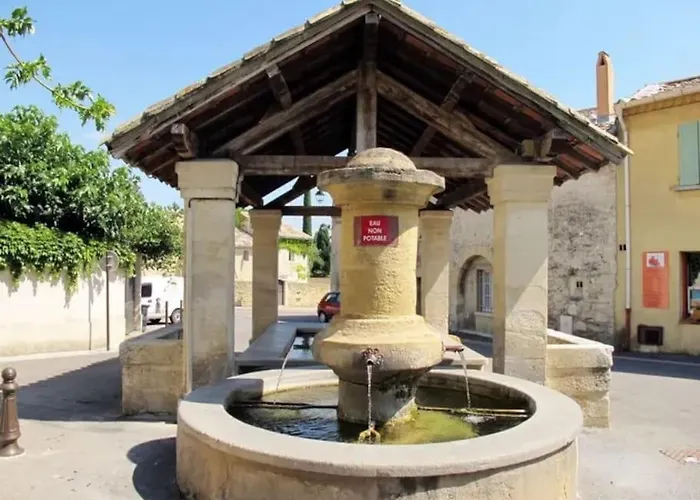 Belle Provencale Piscine Terrain