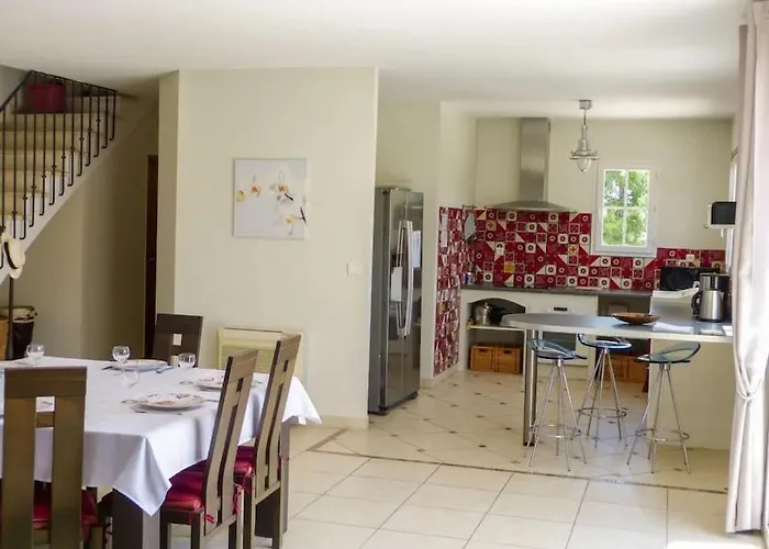 Belle Provencale Piscine Terrain Дом отдыха
