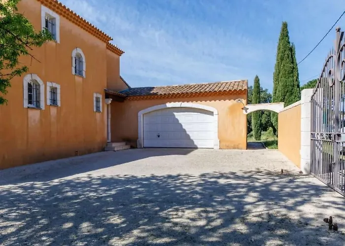 Дом отдыха Belle Provencale Piscine Terrain Pujaut