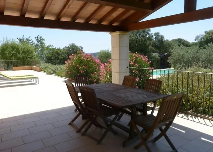 Belle Provencale Piscine Terrain Дом отдыха